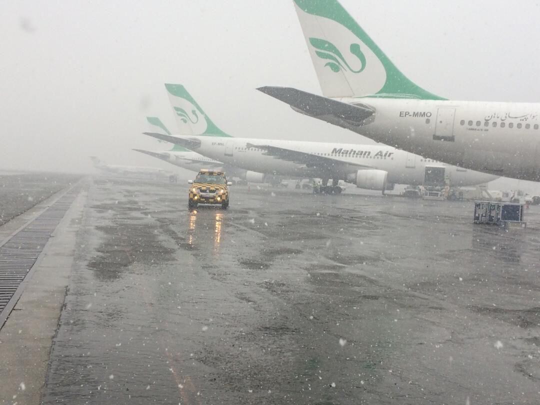تاخیر و لغو چند پرواز از فرودگاه مهرآباد به دلیل بارش برف و باران در کشور